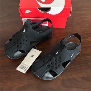 Nike Black Closed-Toe Sandals